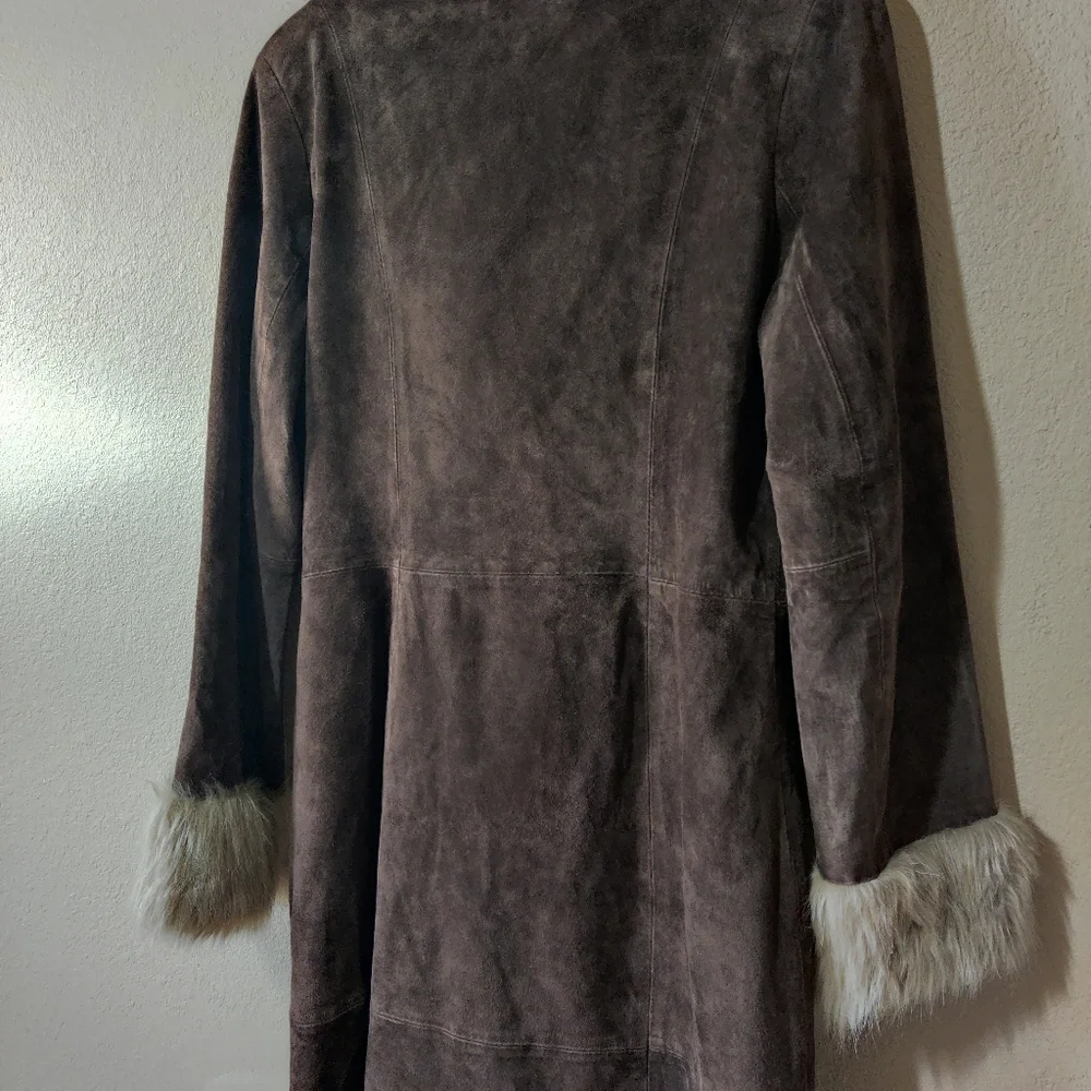 Vintage Brown Leather Jacket with Plush Cream Fur Collar - Picture 14 of 16